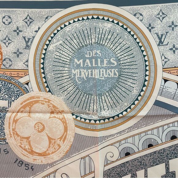 Louis Vuitton Light Scarf - Picture 3 of 5